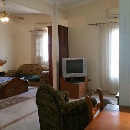 Elegant Heliopolis, Studio-Apartment Caïro Buitenkant foto